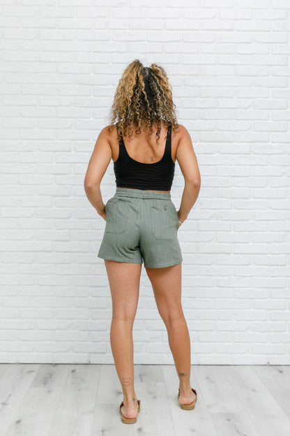 Women's Walk In Nature Linen Shorts