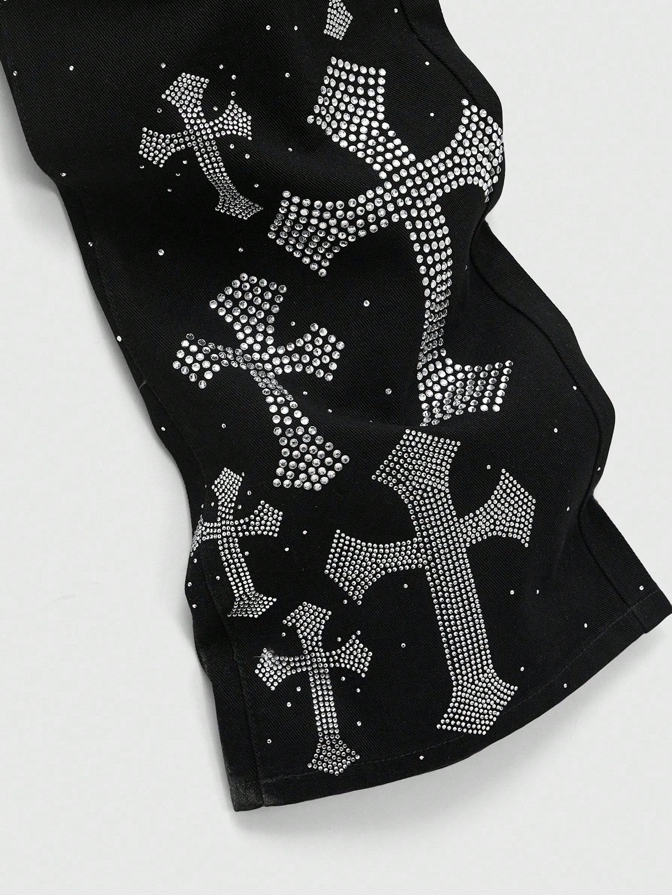 Men's Rhinestone Cross Graphic Slant Pocket Denim Jeans