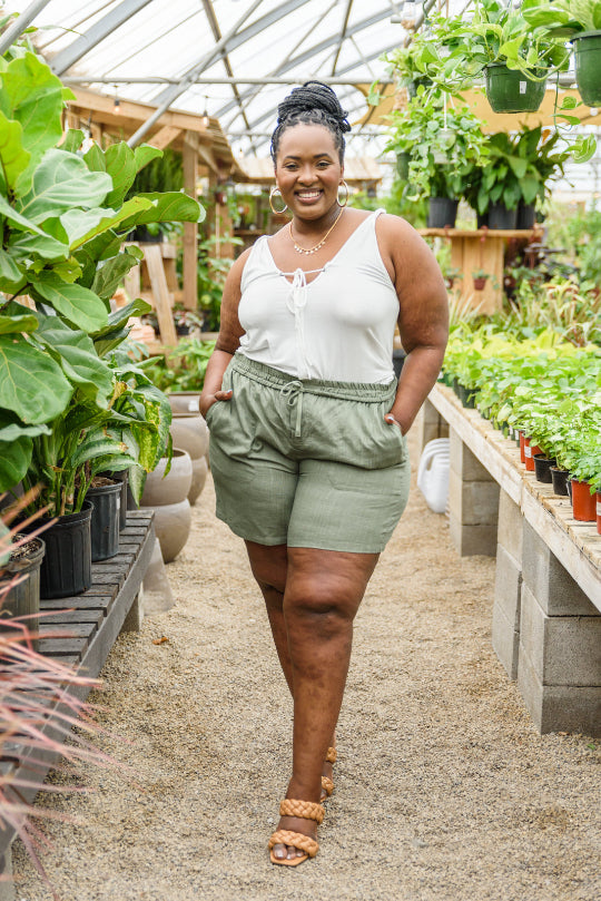 Women's Walk In Nature Linen Shorts