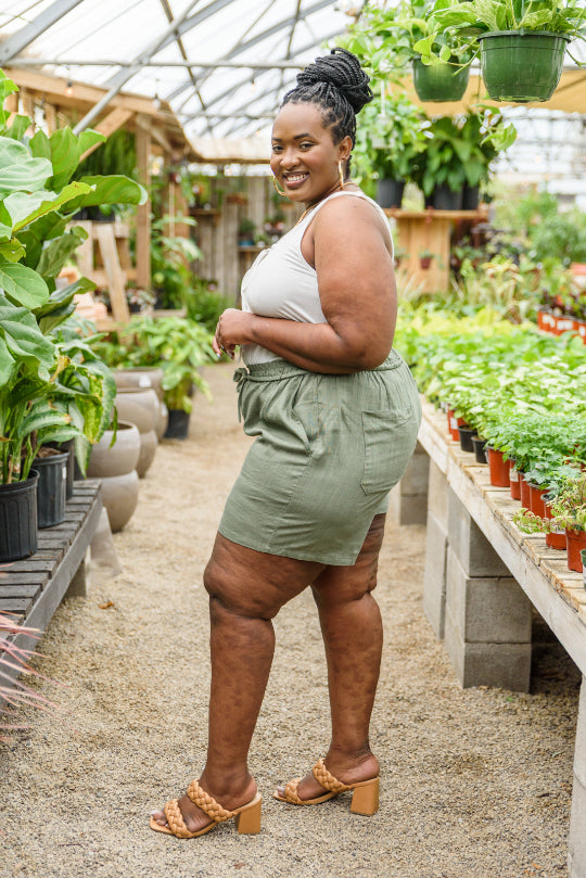 Women's Walk In Nature Linen Shorts