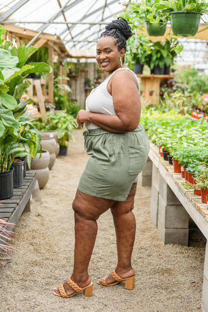 Women's Walk In Nature Linen Shorts