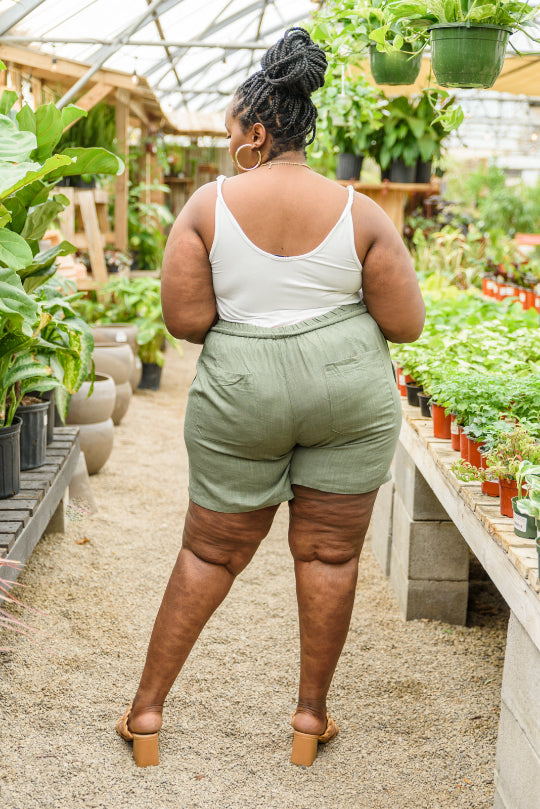Women's Walk In Nature Linen Shorts